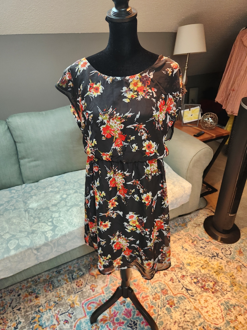 Socialite Black Floral Cap-Sleeve Women's Dress Small So Pretty